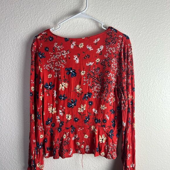 H&M floral spring V shape blouse - Picture 2 of 2